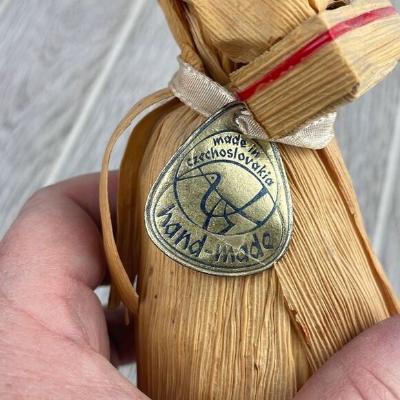 Handmade Corn Husk Doll w/ Holding Basket. Vintage. - Picture 8 of 9